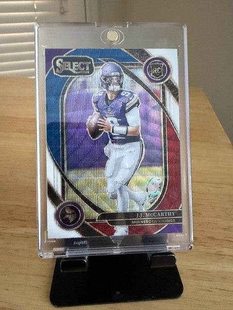 🏈 2024 Panini Select J.J. McCarthy Red Blue Prizm Club Level RC #246 /149
